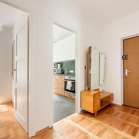 Metro Raclawicka Homey Appartement
