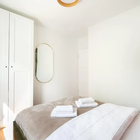 Metro Raclawicka Homey By Bookinghost *